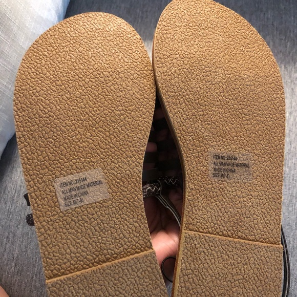 Sandals - Picture 4 of 5